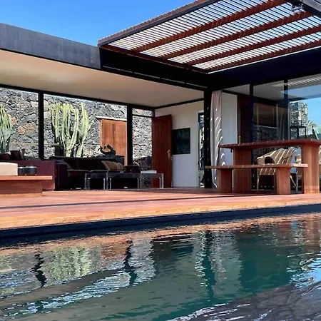 فيلة Wake Up To Nature In Modern Glass House Pájara