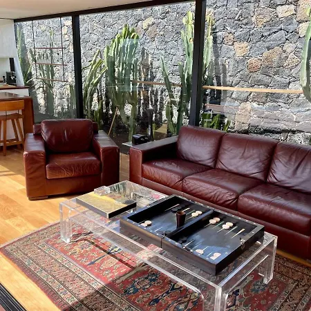 Wake Up To Nature In Modern Glass House Вилла *