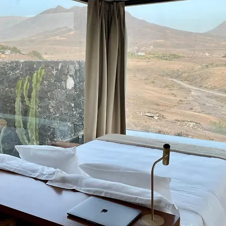 Wake Up To Nature In Modern Glass House فيلة *